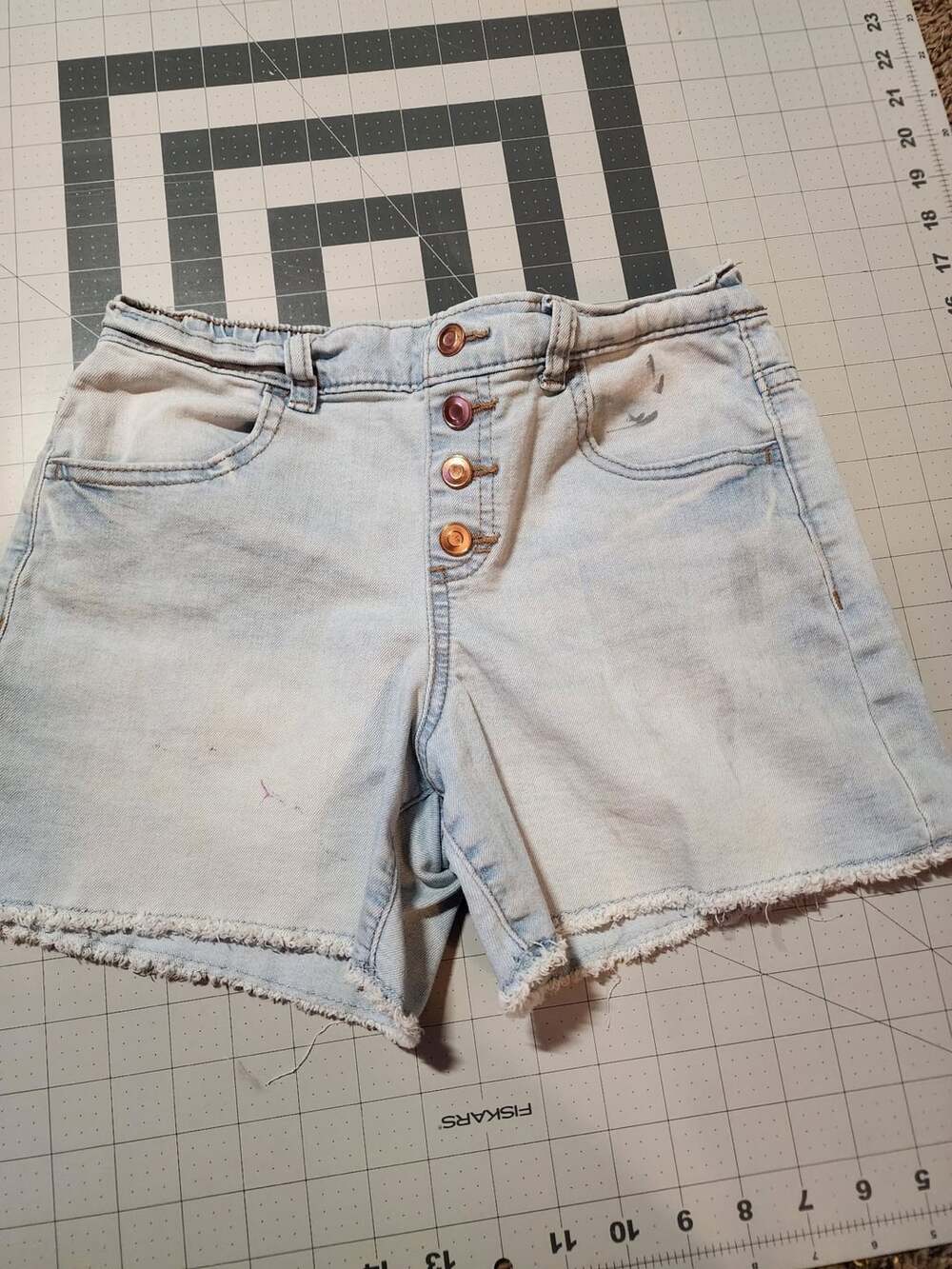 Wonder Nation Denim Shorts Size L 10-12 Light Wash Raw Hem Cut Off